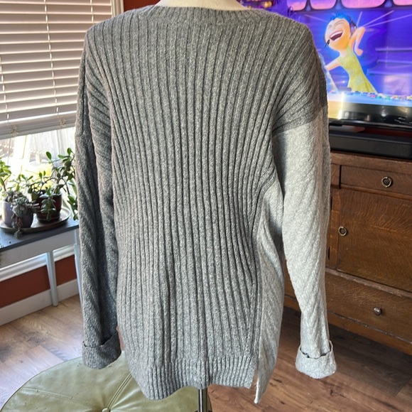 Simply Vera Wang Sweather - Picture 2 of 5